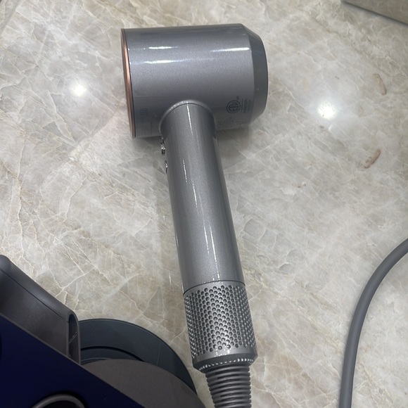 Dyson Hairdryer with stand - Picture 3 of 5